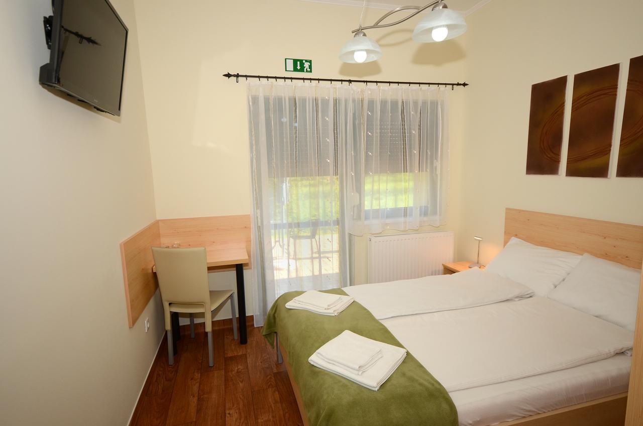 Szárszó Panzió Bed and breakfast