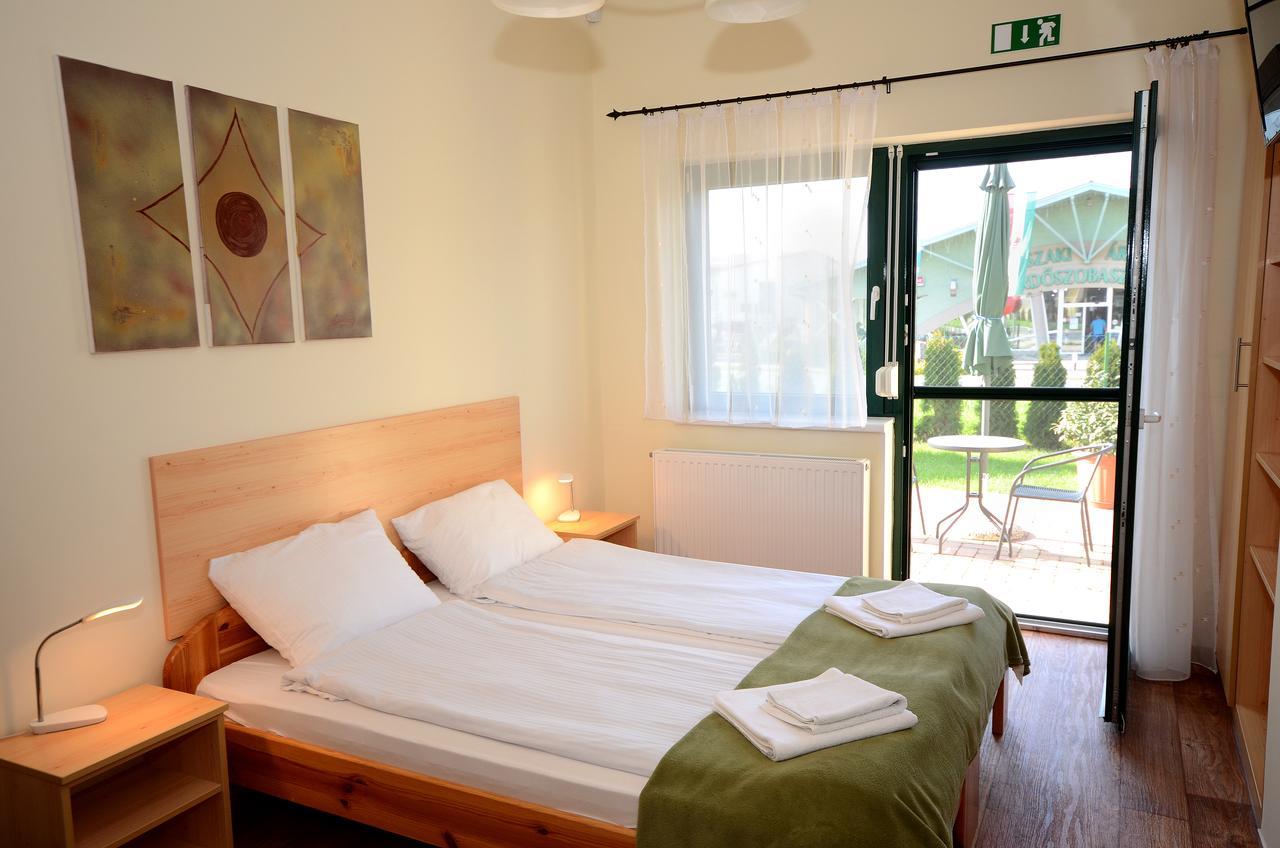 Szárszó Panzió Bed and breakfast 2*