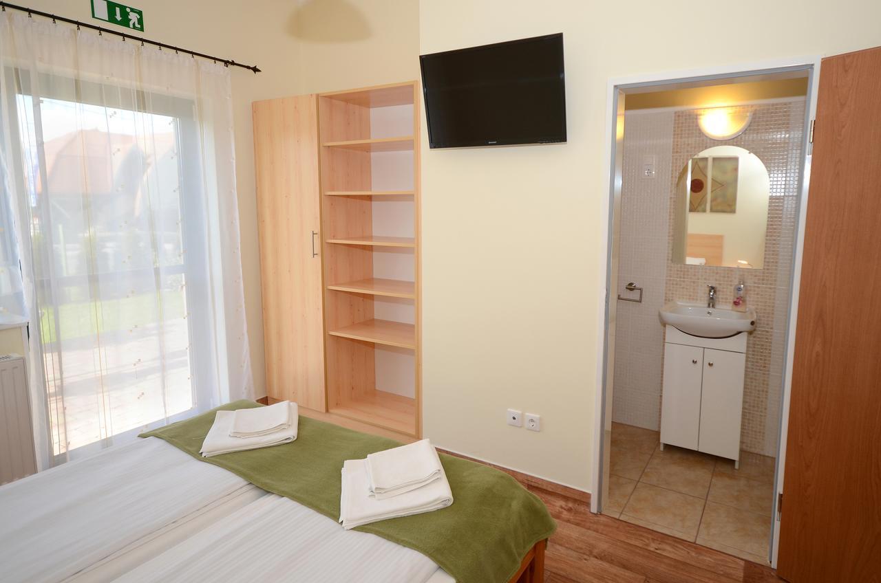 Szárszó Panzió Bed and breakfast 2*
